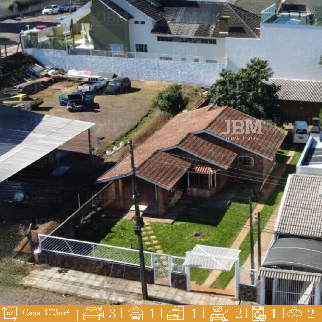 Casa de Imbuia no centro