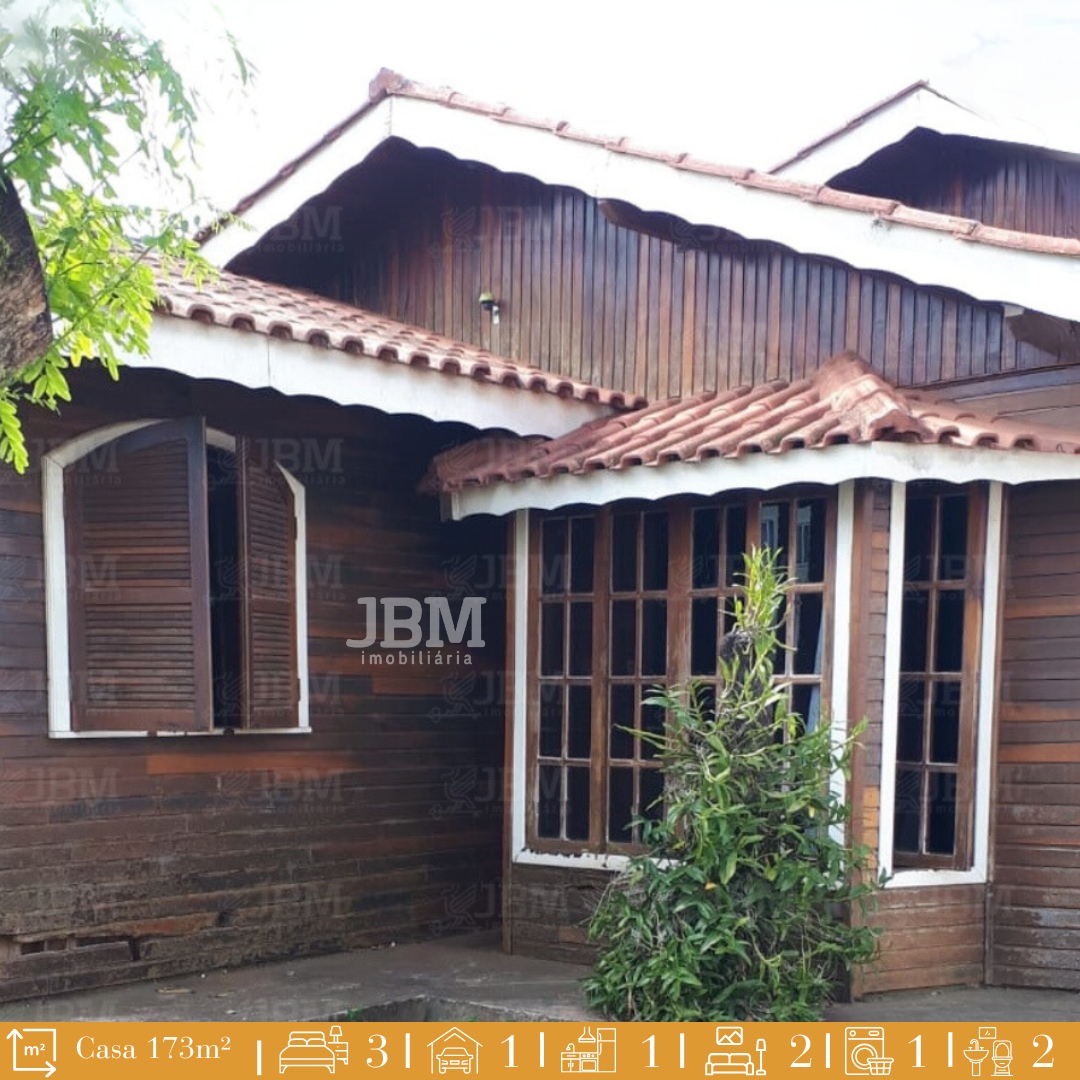 Casa de Imbuia no centro