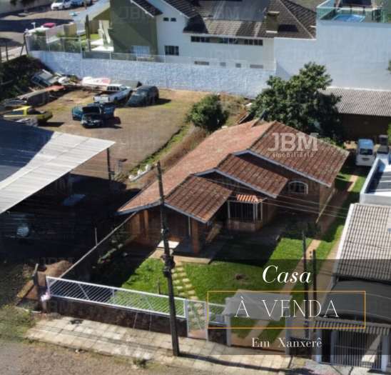 Casa de Imbuia no centro