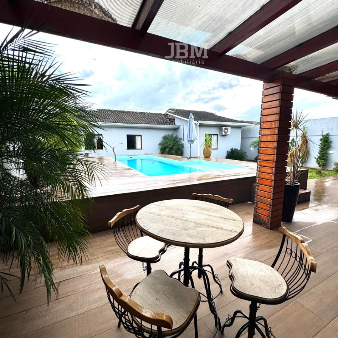 Casa com Piscina no Bairro Nossa Senhora de Lourdes