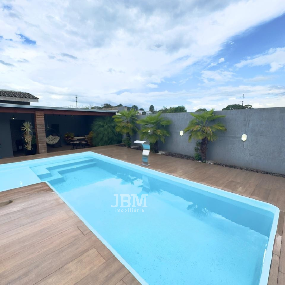 Casa com Piscina no Bairro Nossa Senhora de Lourdes