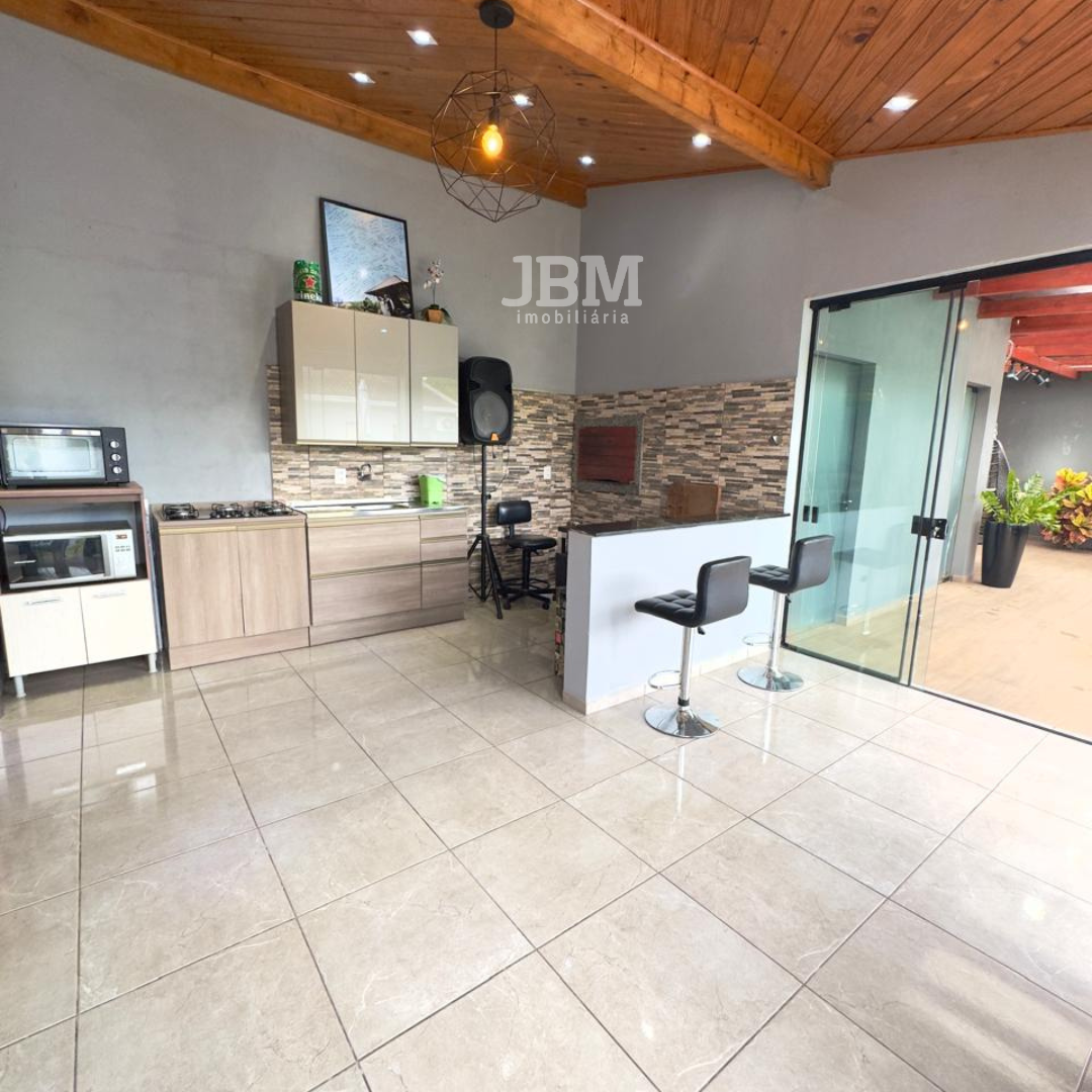 Casa com Piscina no Bairro Nossa Senhora de Lourdes