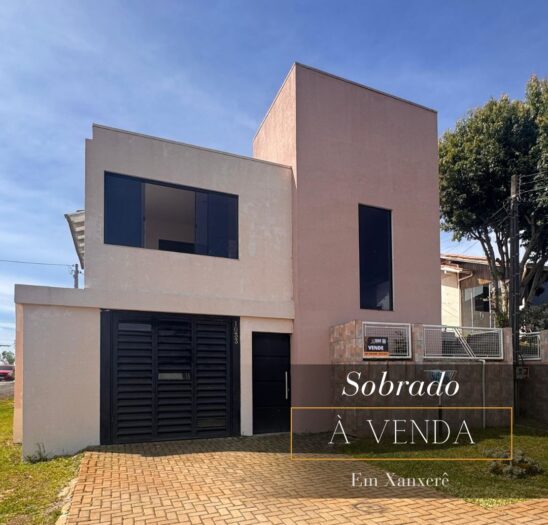 Sobrado de Esquina com Piscina