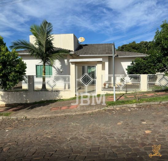 Casa de esquina em Bom Jesus