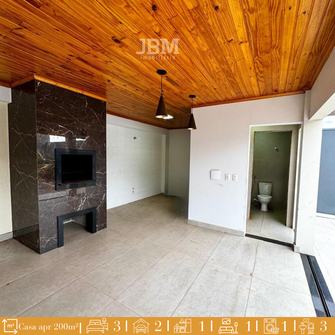 Casa com Piscina no Bairro João Winckler