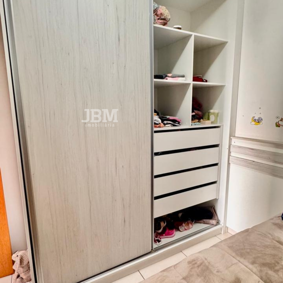 Apartamento Semi Mobiliado à Venda