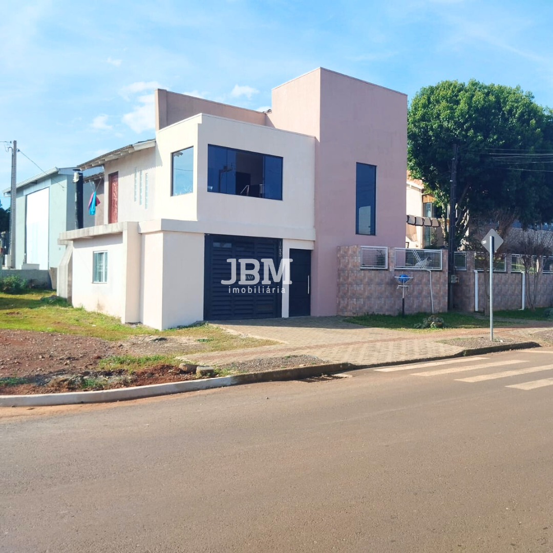 Sobrado de Esquina com Piscina