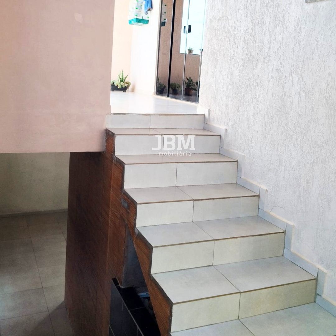 Sobrado de Esquina com Piscina