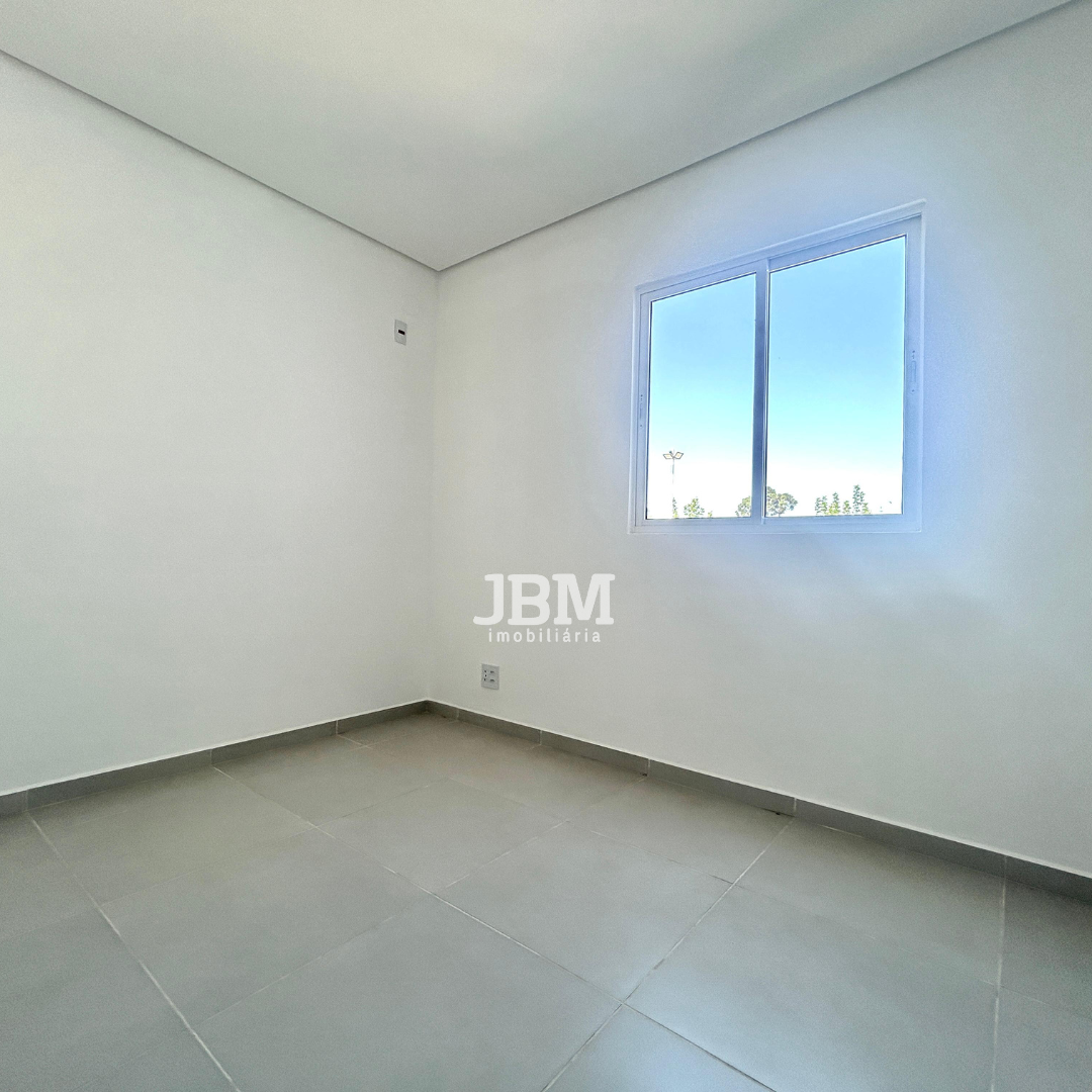 Casa Conjugada em Condomínio Fechado