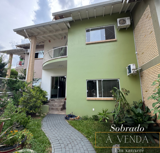 Sobrado com Piscina e Área Gourmet – Bairro Colatto