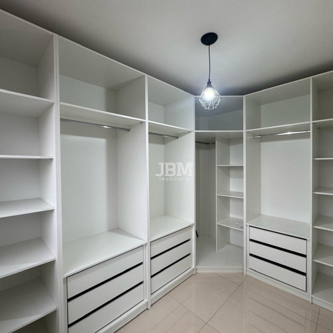 Apartamento á venda no Edifício Veneza