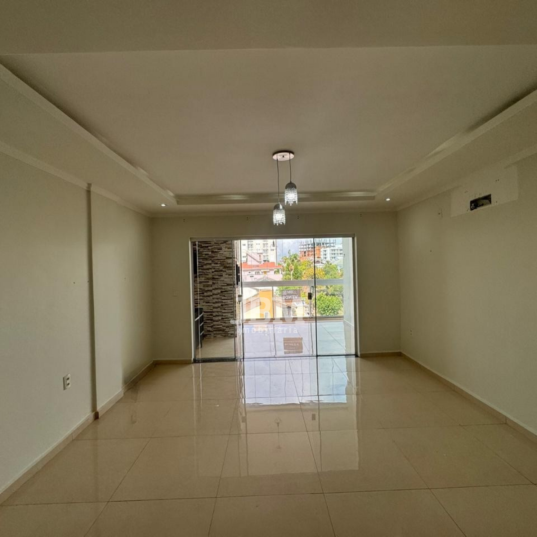 Apartamento á venda no Edifício Veneza