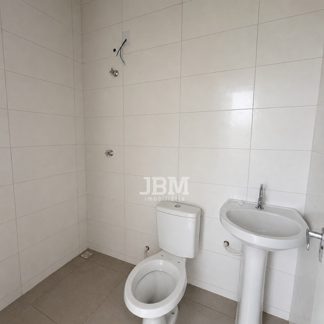 Casa Meio á venda no Loteamento Sol Poente